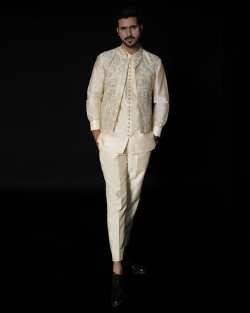 Off-White Kaamdani Embroidered Kurta Set with Waistcoat For Men